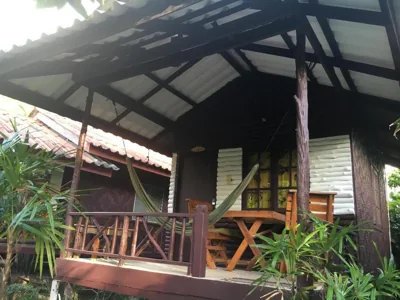 Bungalow Standard avec ventilateur — Jungle Hut Bungalows & Hotel
